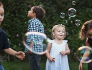 Kids-playing-bubbles-by-Katherine-Hanlon-unsplash.jpg